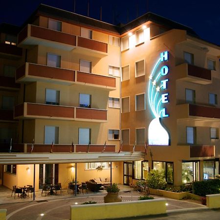 Hotel Il Delfino 산빈첸초 외부 사진