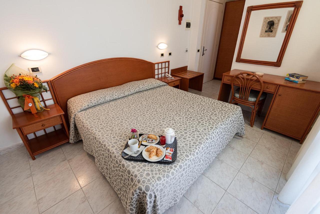 Hotel Il Delfino 산빈첸초 외부 사진