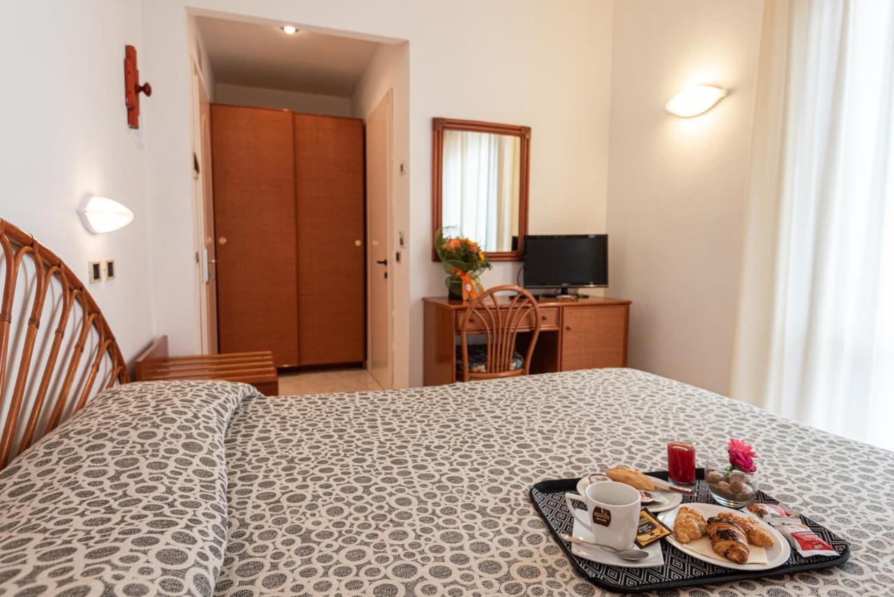 Hotel Il Delfino 산빈첸초 외부 사진
