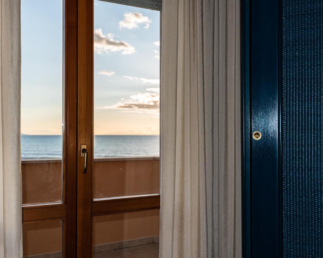 Hotel Il Delfino 산빈첸초 외부 사진