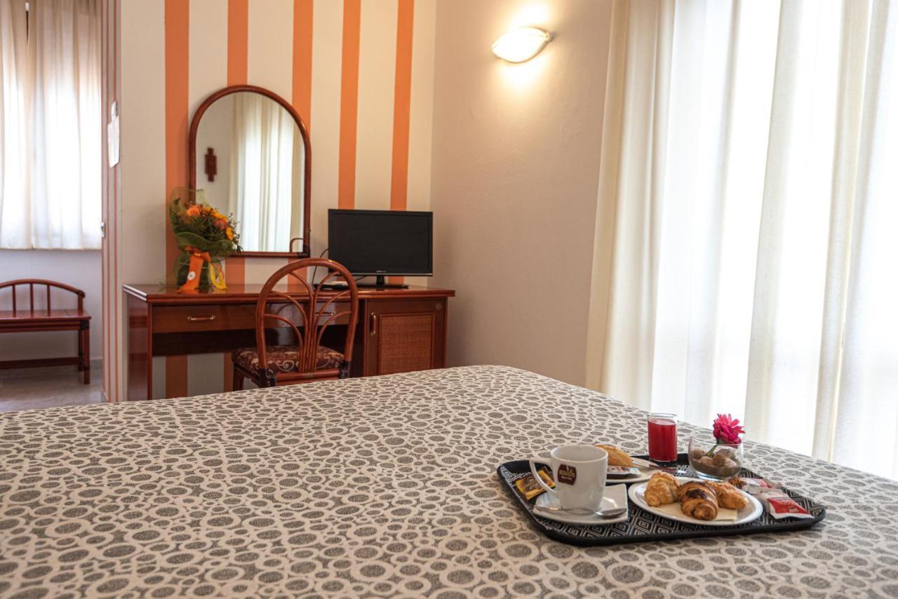 Hotel Il Delfino 산빈첸초 외부 사진