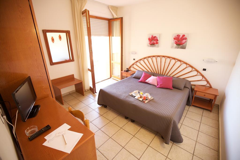 Hotel Il Delfino 산빈첸초 외부 사진