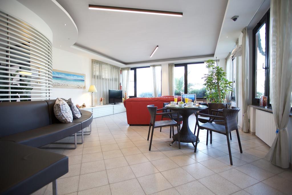 Hotel Il Delfino 산빈첸초 외부 사진