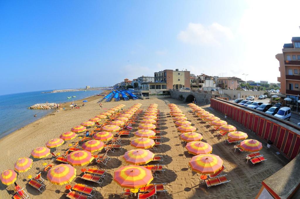 Hotel Il Delfino 산빈첸초 외부 사진